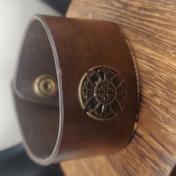 B2636 celtic cross scottish brutalist leather‎ bracelet